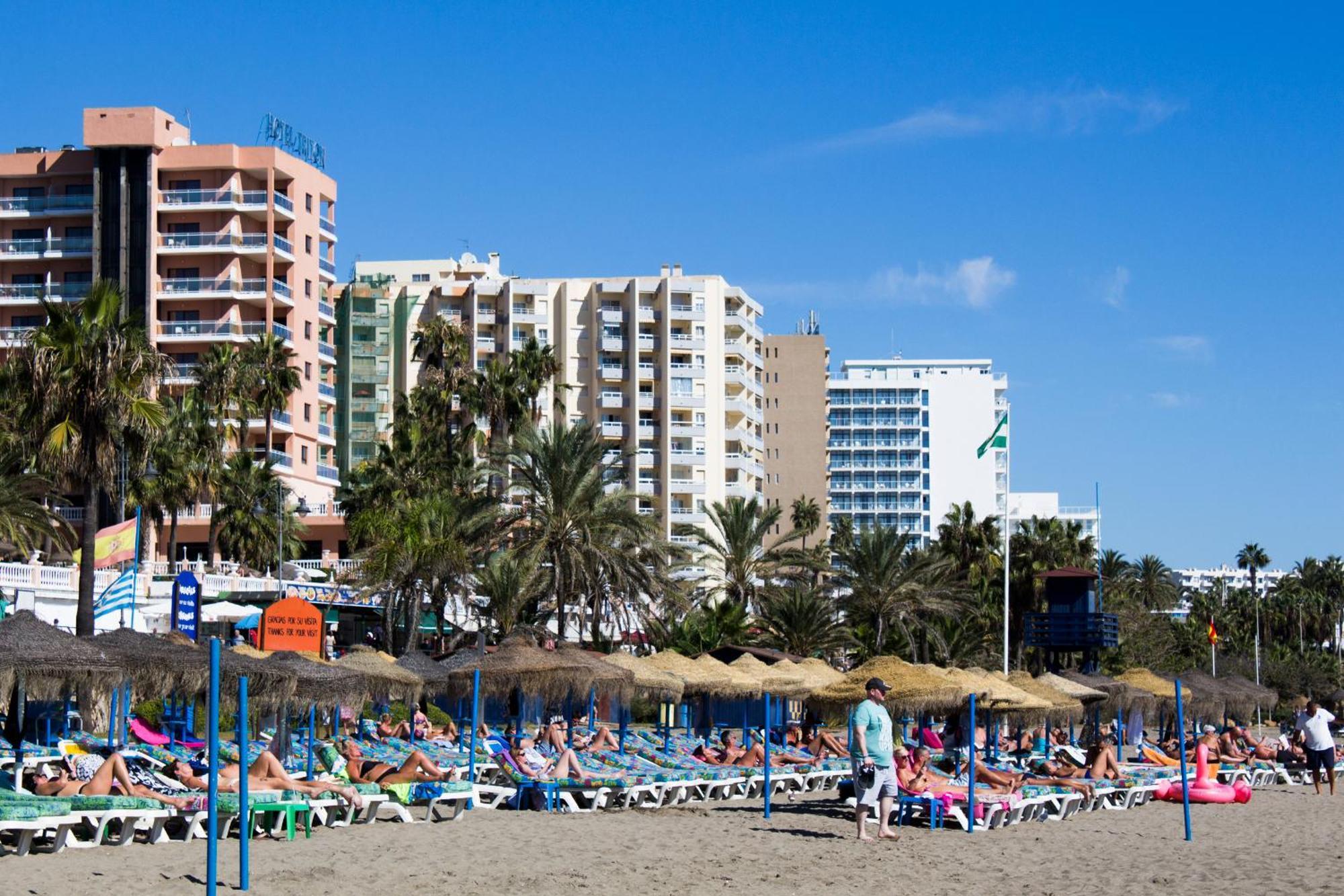 Benal Beach Suite Ii, Estudio Con Parque Acuatico Y Vistas Al Mar. بينالماذينا المظهر الخارجي الصورة